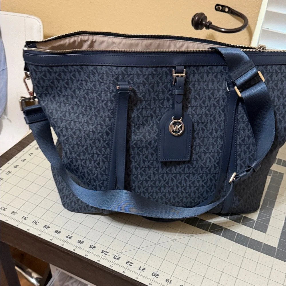 Michael Kors Dark Blue Signature Tote - Picture 15 of 15